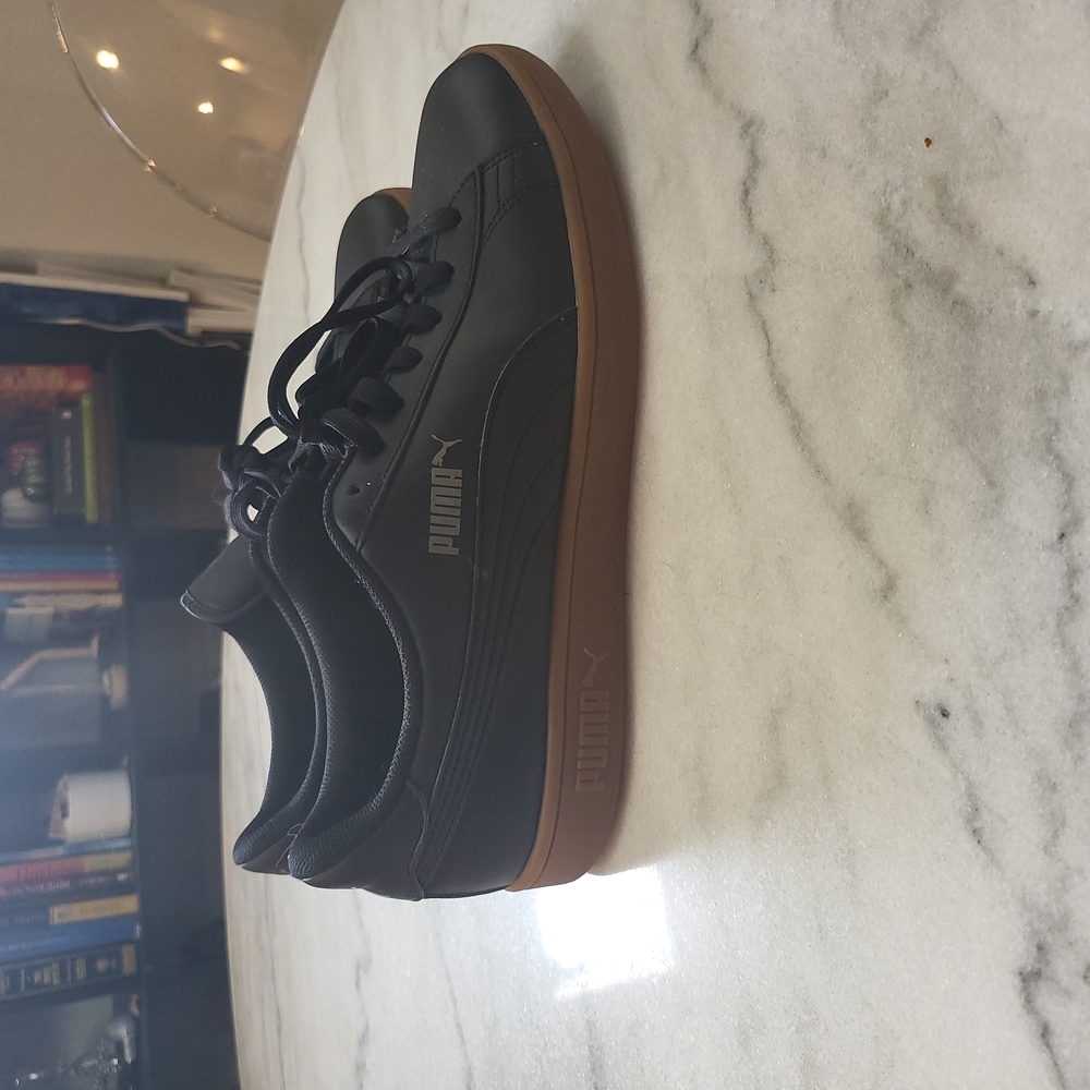 Pumas Sneakers